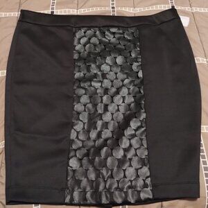 Forever 21 Womens JUNIOR Size 2X Black SKIRT-BACK SLIT-CLOSE TO KNEE LENGTH